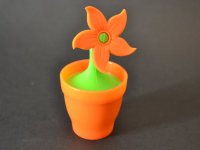thee-ei 5-puntige bloem in pot oranje met groen, pvc; 103/50mm
